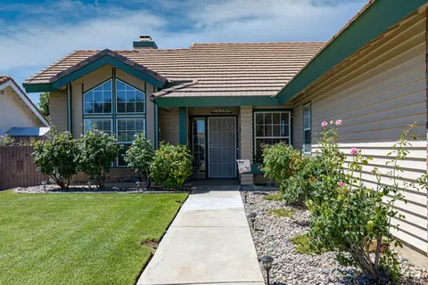 6128 Cabriolet Ct, Lancaster, CA 93536 photo 4
