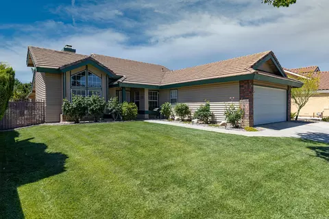 6128 Cabriolet Ct, Lancaster, CA 93536 photo 2