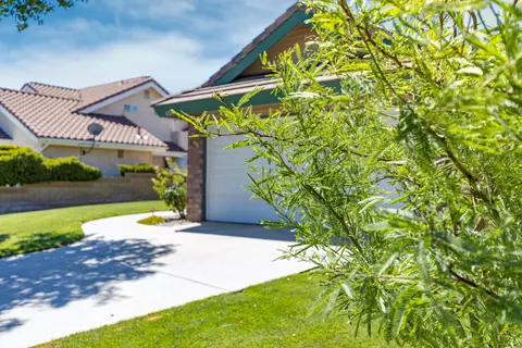 6128 Cabriolet Ct, Lancaster, CA 93536 photo 9