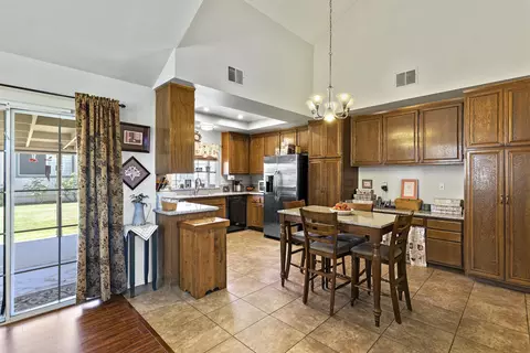 6128 Cabriolet Ct, Lancaster, CA 93536 photo 17