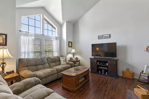 6128 Cabriolet Ct, Lancaster, CA 93536 photo 12