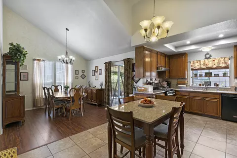 6128 Cabriolet Ct, Lancaster, CA 93536 photo 14