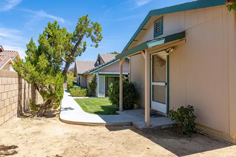 6128 Cabriolet Ct, Lancaster, CA 93536 photo 40