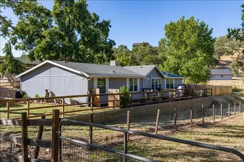 18040 Alps Dr, Tehachapi, CA 93561 photo 1