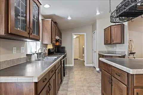 18040 Alps Dr, Tehachapi, CA 93561 photo 9