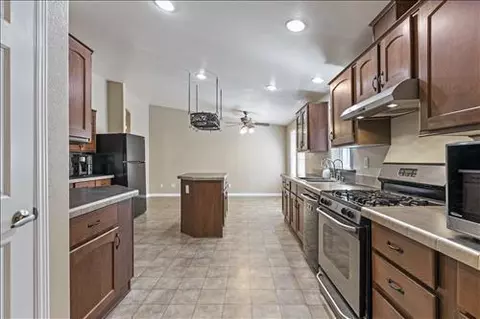 18040 Alps Dr, Tehachapi, CA 93561 photo 11