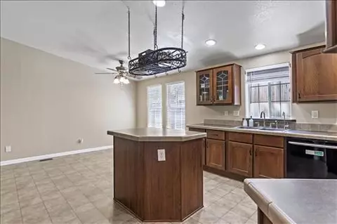 18040 Alps Dr, Tehachapi, CA 93561 photo 10