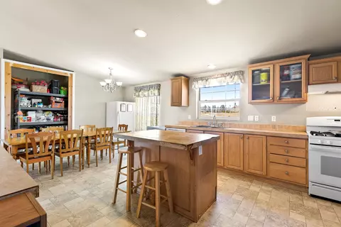 8556 W 40th St, Mojave, CA 93501 photo 3