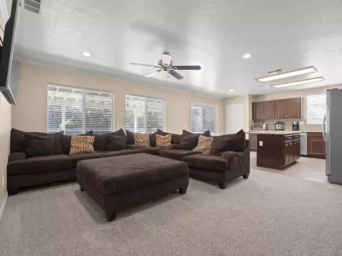 6164 Treehaven Ct, Lancaster, CA 93536 photo 5