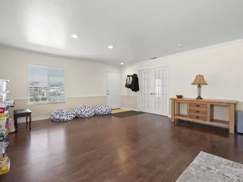 6164 Treehaven Ct, Lancaster, CA 93536 photo 2