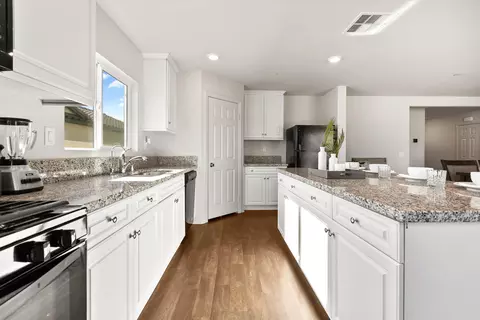 2036 Newgrove St E, Lancaster, CA 93535 photo 10