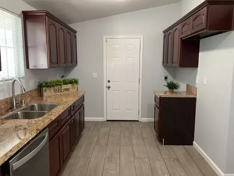429 E Lingard St, Lancaster, CA 93535 photo 3