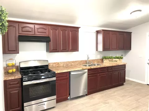 429 E Lingard St, Lancaster, CA 93535 photo 2