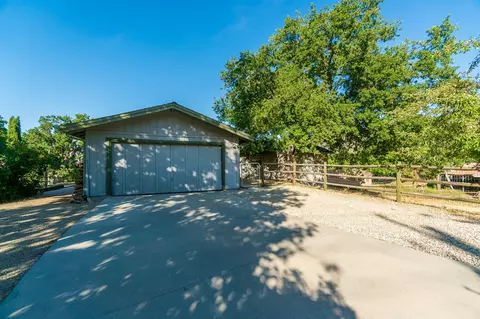 30231 Sunland Way, Tehachapi, CA 93561 photo 2