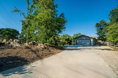 30231 Sunland Way, Tehachapi, CA 93561 photo 3