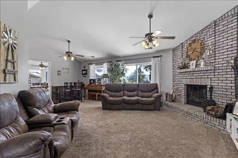 28280 Black Gold Way, Tehachapi, CA 93561 photo 4