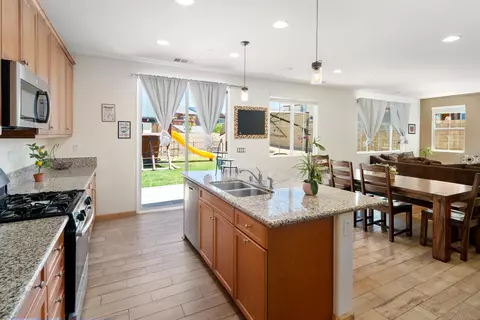 37446 Lancewood Pl, Palmdale, CA 93551 photo 5