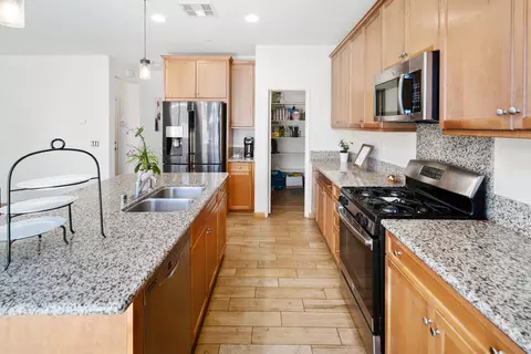 37446 Lancewood Pl, Palmdale, CA 93551 photo 4