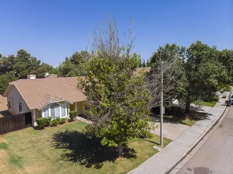 44030 11th St, Lancaster, CA 93535 photo 3