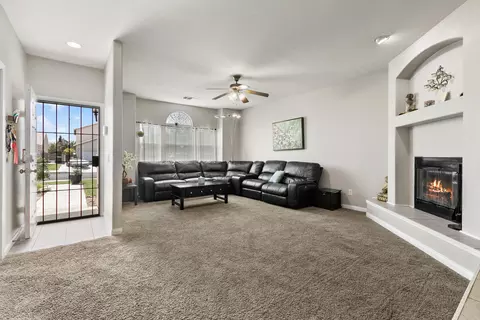 44134 Coral Dr, Lancaster, CA 93536 photo 3