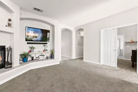 44134 Coral Dr, Lancaster, CA 93536 photo 5