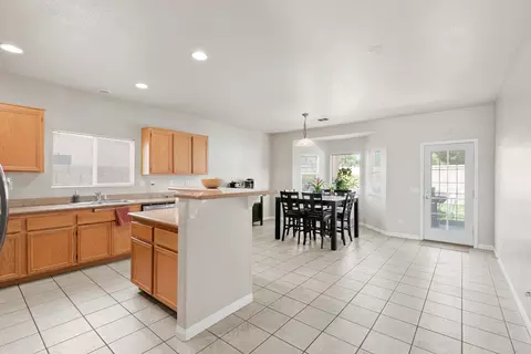 44134 Coral Dr, Lancaster, CA 93536 photo 6