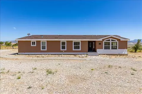 17401 Grove Ave, Tehachapi, CA 93561 photo 2