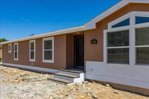 17401 Grove Ave, Tehachapi, CA 93561 photo 3