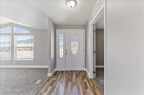 17401 Grove Ave, Tehachapi, CA 93561 photo 4