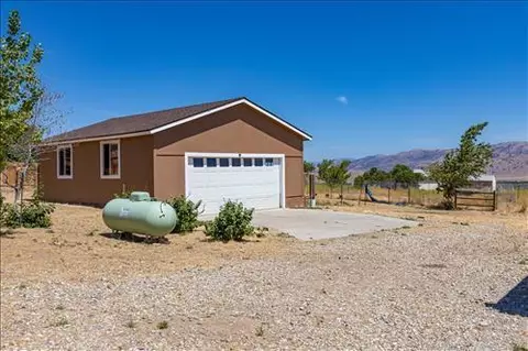 17401 Grove Ave, Tehachapi, CA 93561 photo 5
