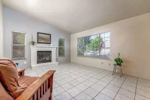 42863 Fenner Ave, Lancaster, CA 93536 photo 6