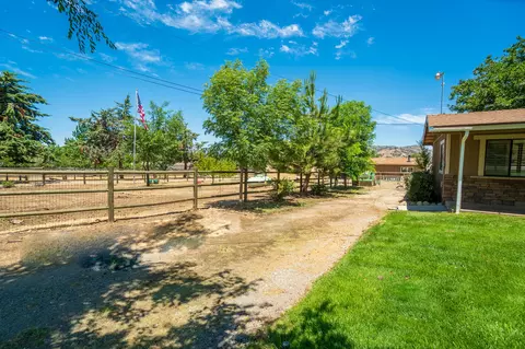 22329 Banducci Rd, Tehachapi, CA 93561 photo 4
