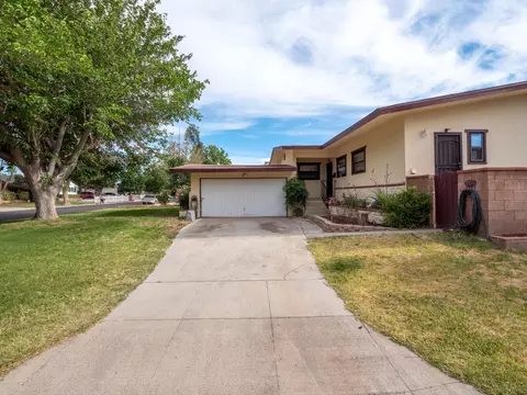 44551 Lowtree Ave, Lancaster, CA 93534 photo 2