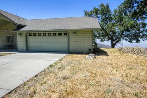 28320 Deertrail Dr, Tehachapi, CA 93561 photo 2