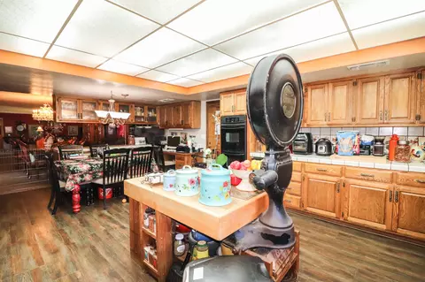 24401 Willow Pass Dr, Tehachapi, CA 93561 photo 3