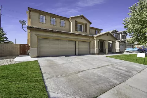 4745 Jade Ct, Lancaster, CA 93536 photo 2