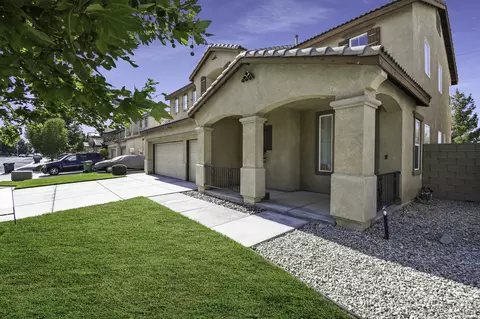 4745 Jade Ct, Lancaster, CA 93536 photo 3
