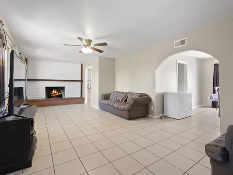 2138 Ave Q-5 E, Palmdale, CA 93550 photo 4