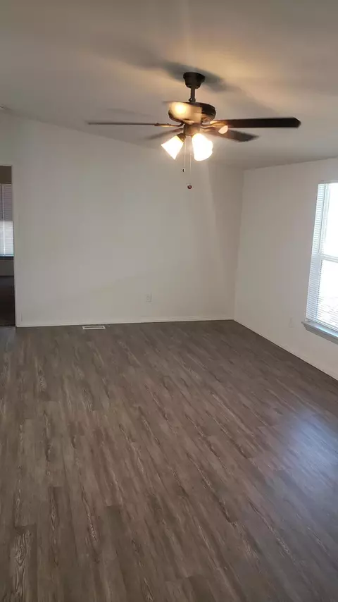 1501 I Ave E #120, Lancaster, CA 93535 photo 2
