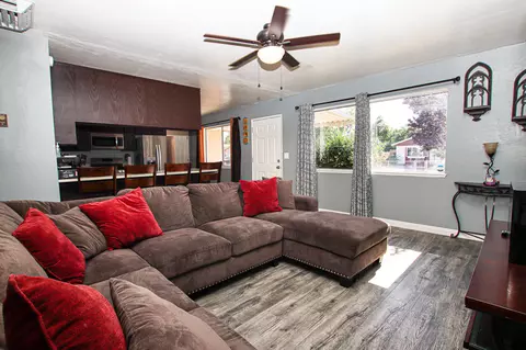 44300 Benald St, Lancaster, CA 93535 photo 3