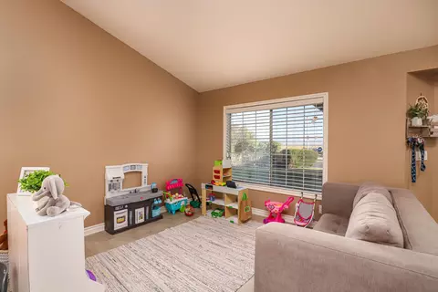 2159 E Bend Ave, Lancaster, CA 93535 photo 4