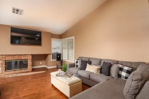 2159 E Bend Ave, Lancaster, CA 93535 photo 6