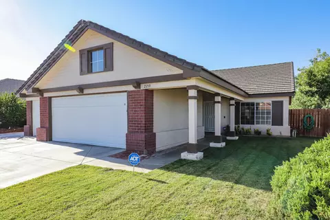 2159 E Bend Ave, Lancaster, CA 93535 photo 2