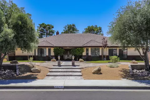 43935 Clark Ct, Lancaster, CA 93536 photo 2