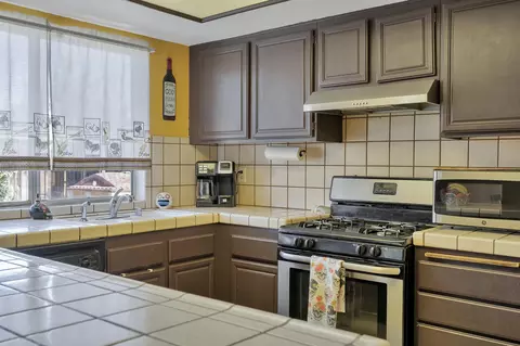 37231 28th St E, Palmdale, CA 93550 photo 2