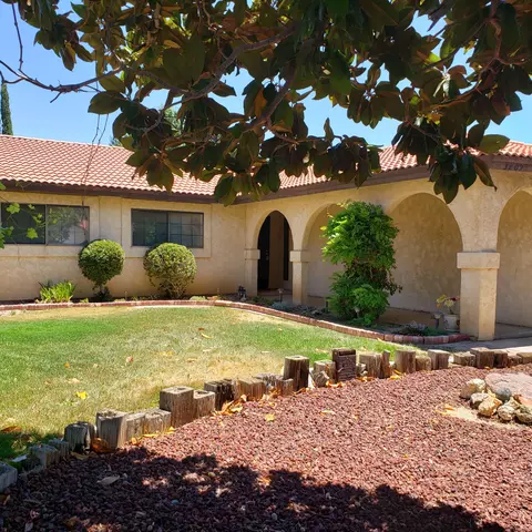 3209 Versailles Ct, Lancaster, CA 93536 photo 3