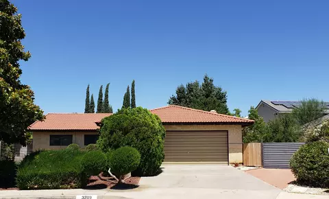 3209 Versailles Ct, Lancaster, CA 93536 photo 2