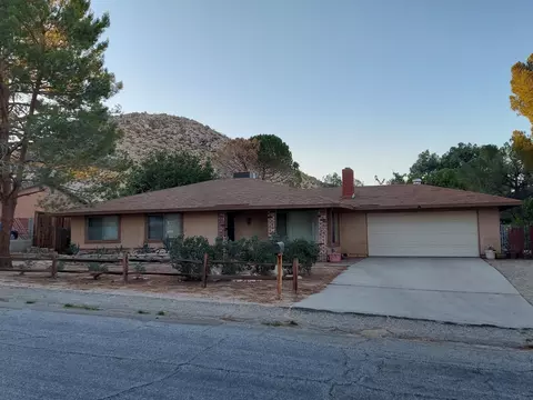 16555 Rawhide Ave, Palmdale, CA 93591 photo 2