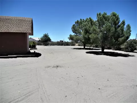 4426 Mataro Rd, Phelan, CA 92371 photo 14