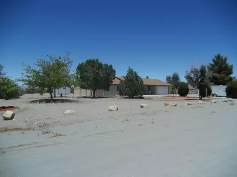 4426 Mataro Rd, Phelan, CA 92371 photo 7